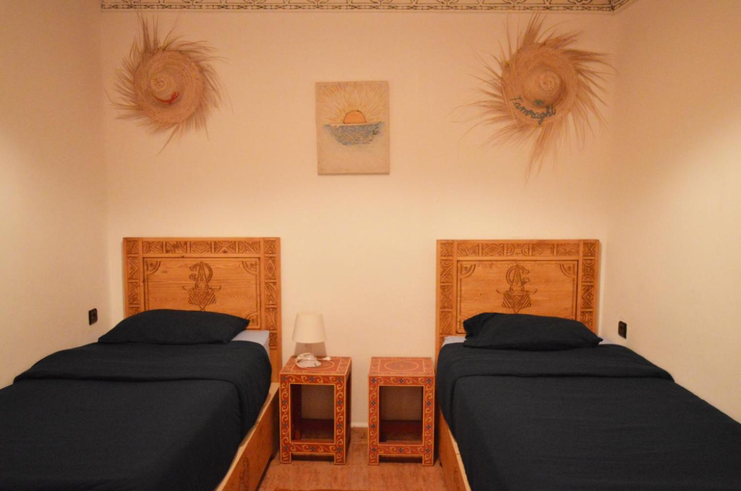 ซันเซ็ท เซิร์ฟเฮาส์ Hostel Tamraght ภายนอก รูปภาพ